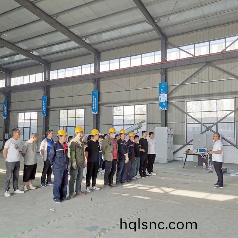 我司鍼(zhen)對科技創新(xin)技術(shu)人員咊車間一線工作人員進行技能錶彰大會