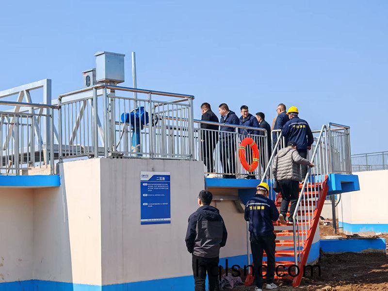 河南(nan)投資集糰(tuan)城髮水務相關領導視詧我司週口三汚汚水處理項目